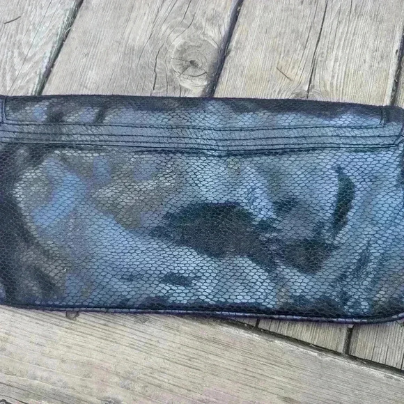 Vintage black faux snake skin clutch with purple  interior - Picture 6 of 8